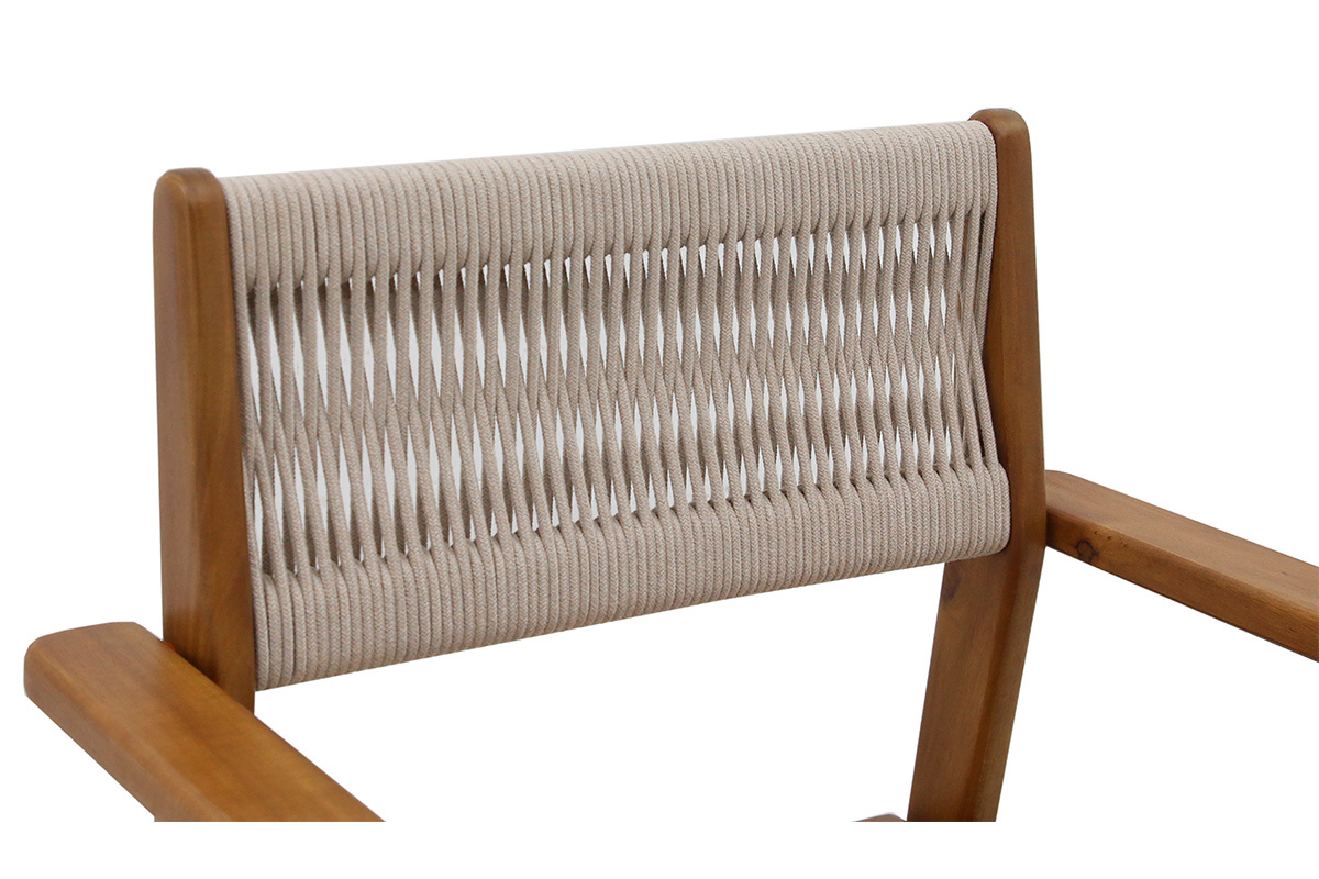 Geflochtene Seilsitzlehne eines ZEPHYR Gartenstuhls aus Massivholz.