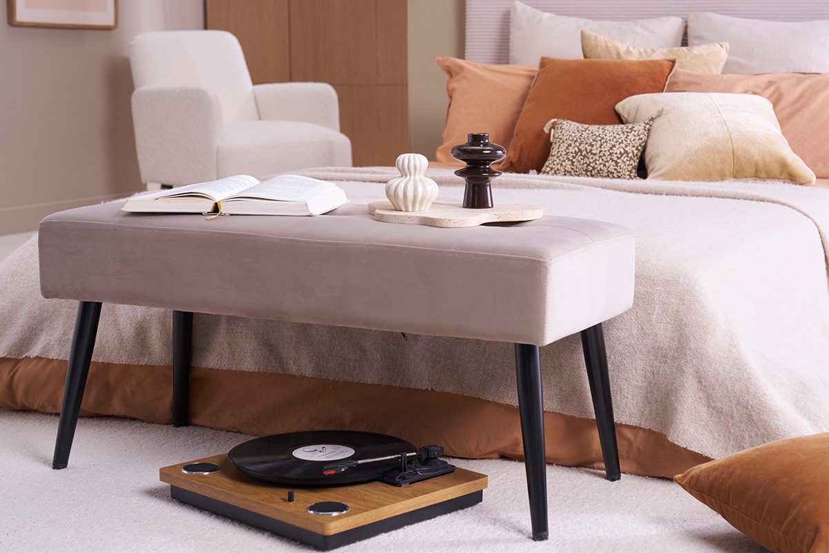 Gepolsterte Design-Bank aus taupefarbenem Samtstoff und schwarzem Metall L95 cm GUESTA