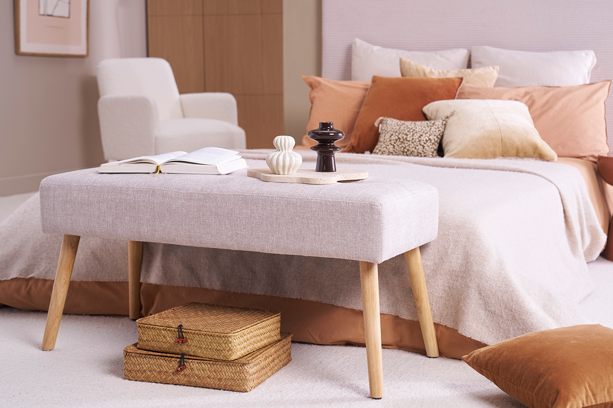 Gepolsterte skandinavische Bank aus beigem Stoff mit Samteffekt und hellem Holz B96 cm GUESTA