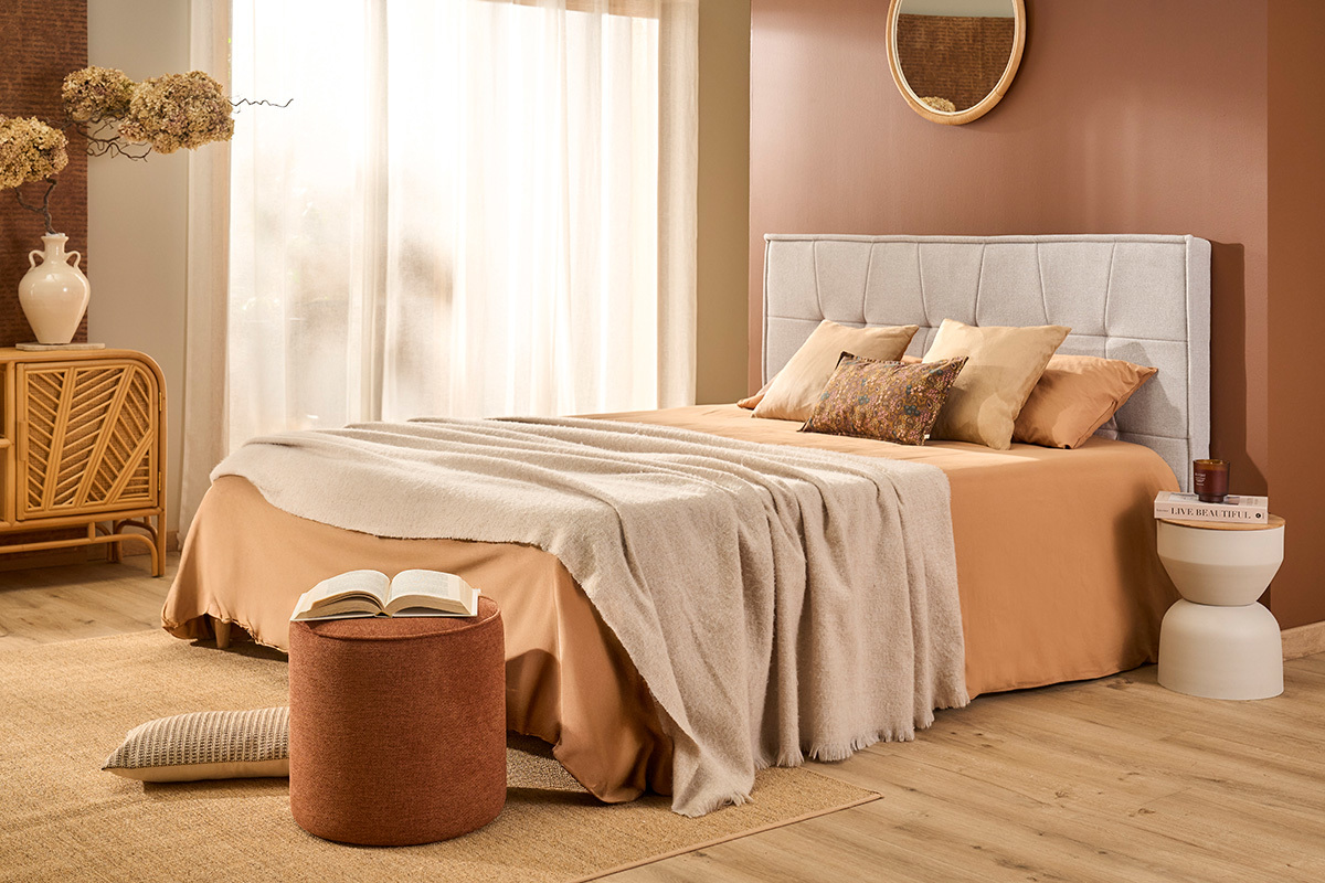 Gepolstertes Kopfteil aus texturiertem Samtstoff in Beige L170 cm SUKA