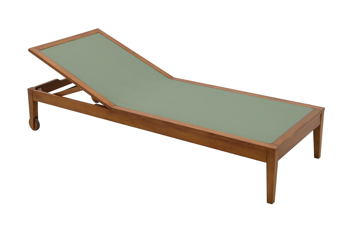 Sonnenliege NAVEEN aus Massivholz und khakifarbener Leinwand, Ansicht von 3/4, verstellbare Neigung.