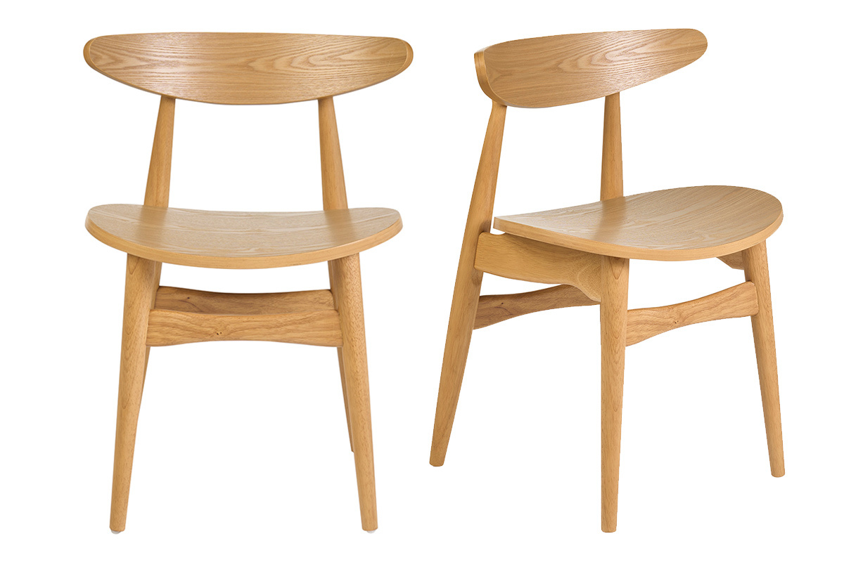 Zwei skandinavische St�hle aus hellem Holz, Frontansicht, mit geschwungenen Formen und Gestell aus Gummibaumholz.