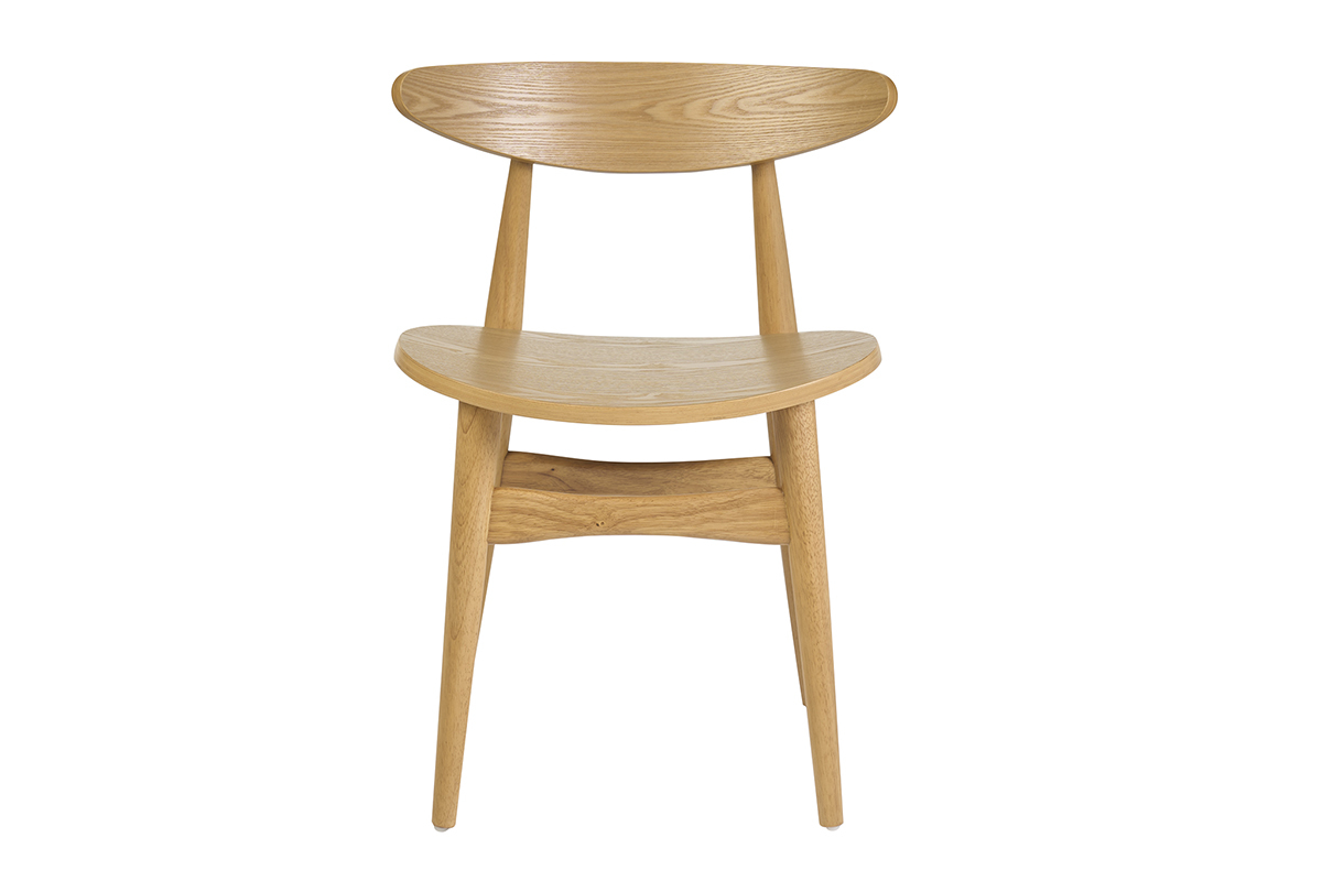 Skandinavischer Stuhl aus hellem Holz, Vorderansicht, schlichtes Design mit sanften Kurven.