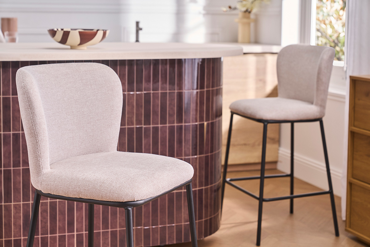 Hocker aus Stoff mit strukturiertem Samteffekt in Beige und schwarzem Metall (2er-Set) LISOR