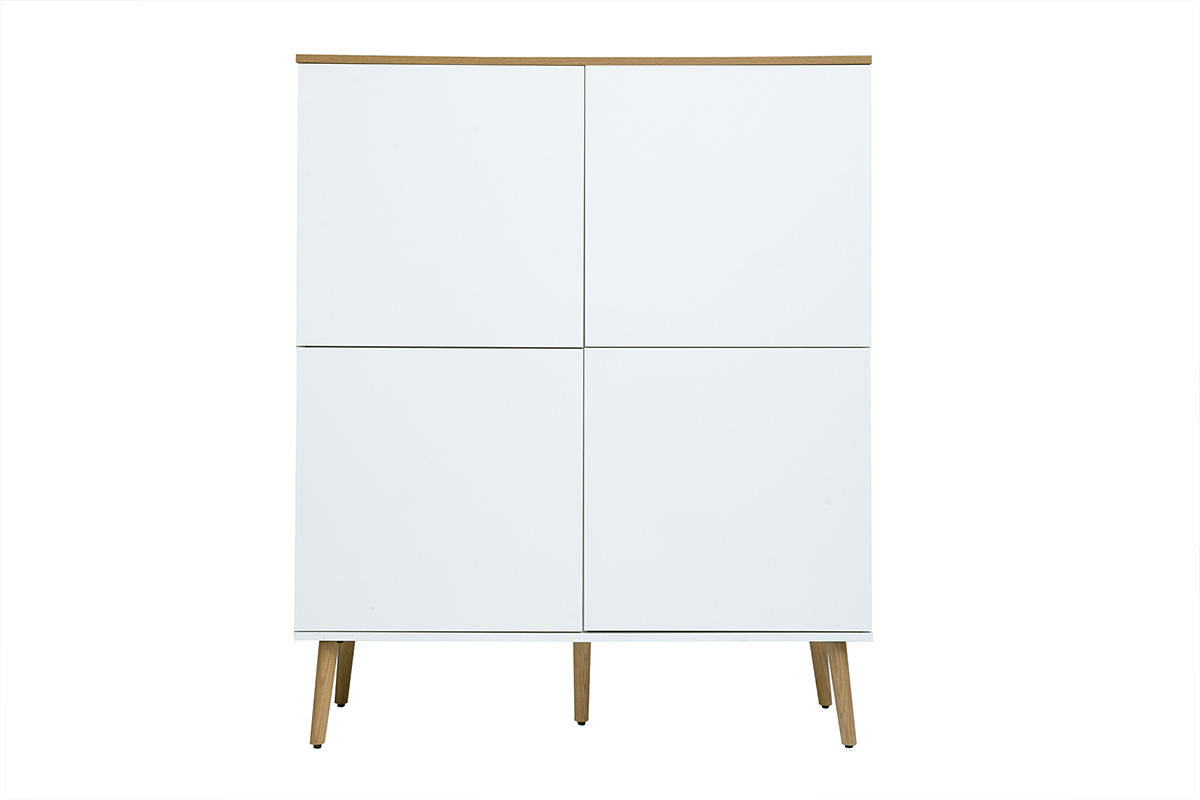 Hoher skandinavischer Buffet-Schrank in Wei� mit Oberseite in hellem Eichenholz, vier T�ren und Holzf��en, Vorderansicht.