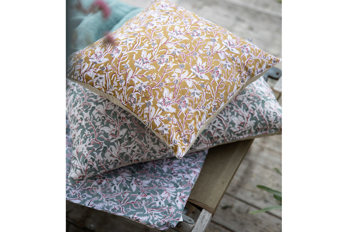 Kissen Blumenmotiv Gelb 40 x 65 cm AQUARELLE