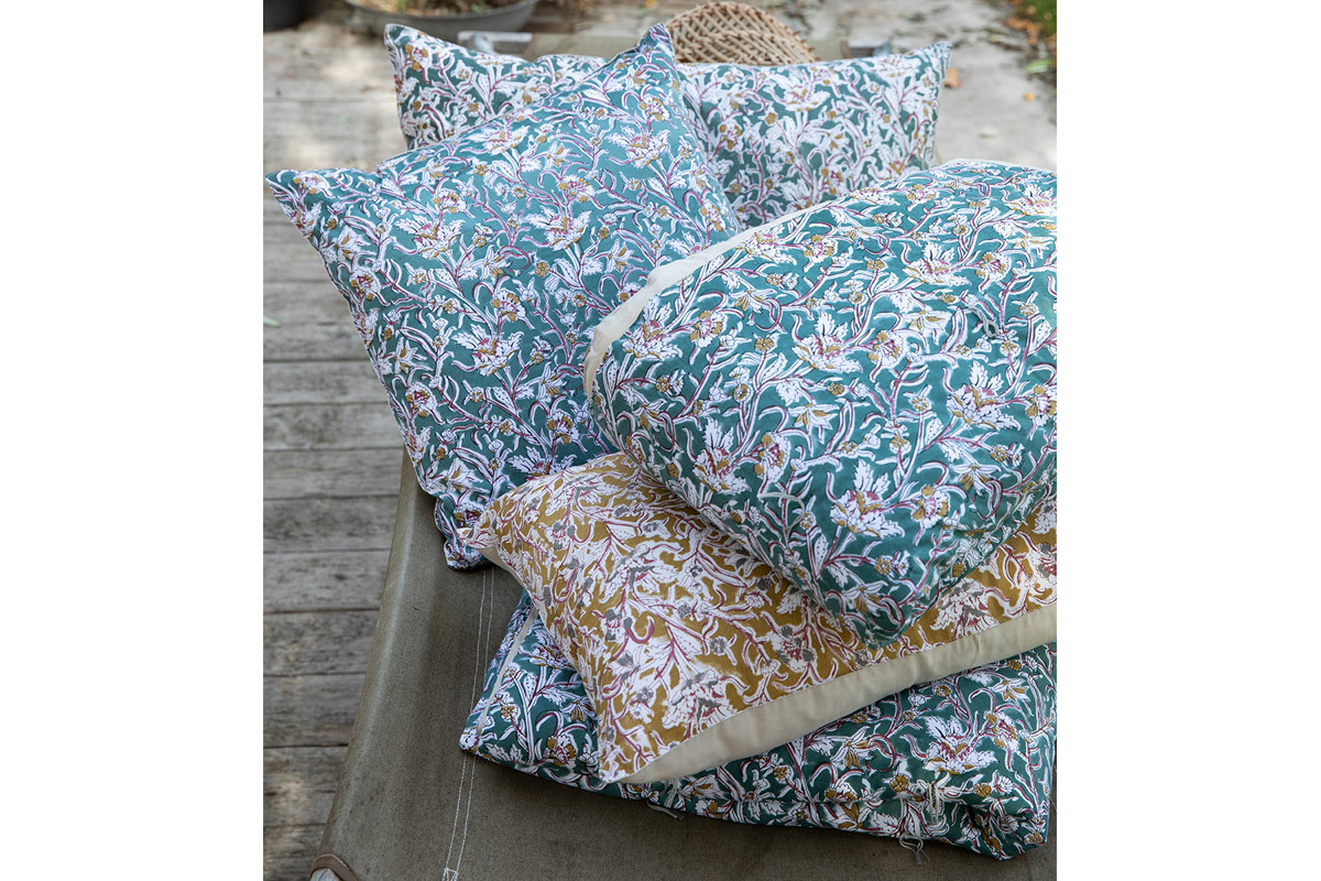 Kissen Blumenmotiv Gr�n 40 x 65 cm AQUARELLE