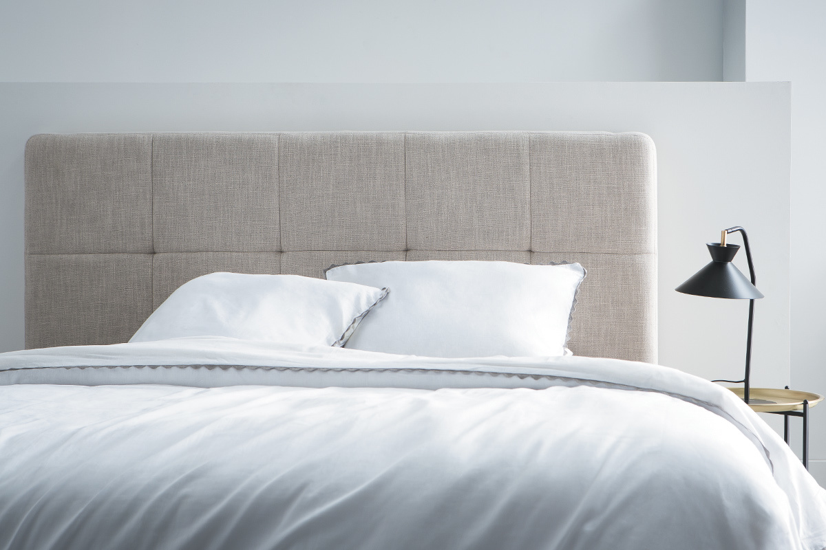 Klassisches Bettkopfteil, hellgrauer Stoff, 140 cm CLOVIS