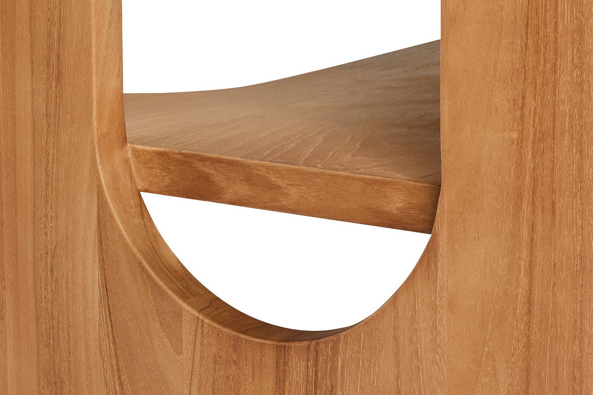 Detail des Badezimmerm�bels aus massivem Teakholz, Nahaufnahme des Regals und der runden Aussparung.