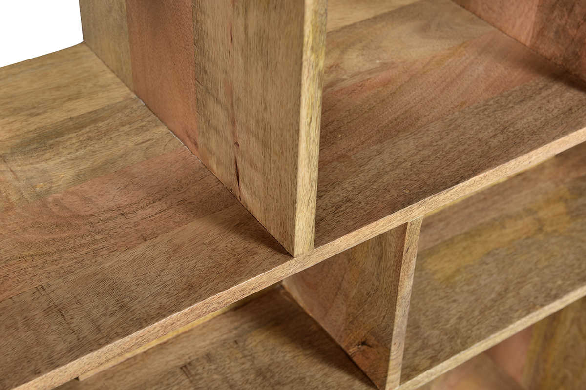 Nahaufnahme der massiven Holzregale des B�cherregals RUPAH.