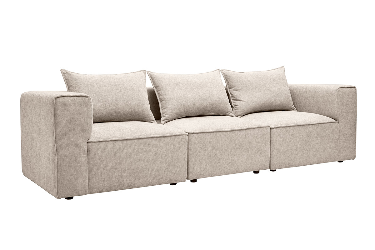 Modulares 4-Sitzer-Sofa aus beigem Stoff mit strukturierter Samtoptik, 3/4-Ansicht mit Kissen