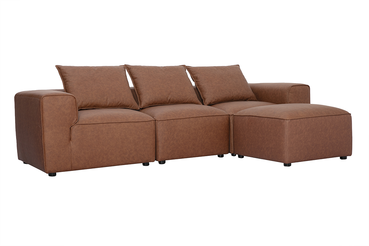 Modulares Ecksofa f�r 4 Personen aus braunem Leder, 3/4-Ansicht mit Kissen.