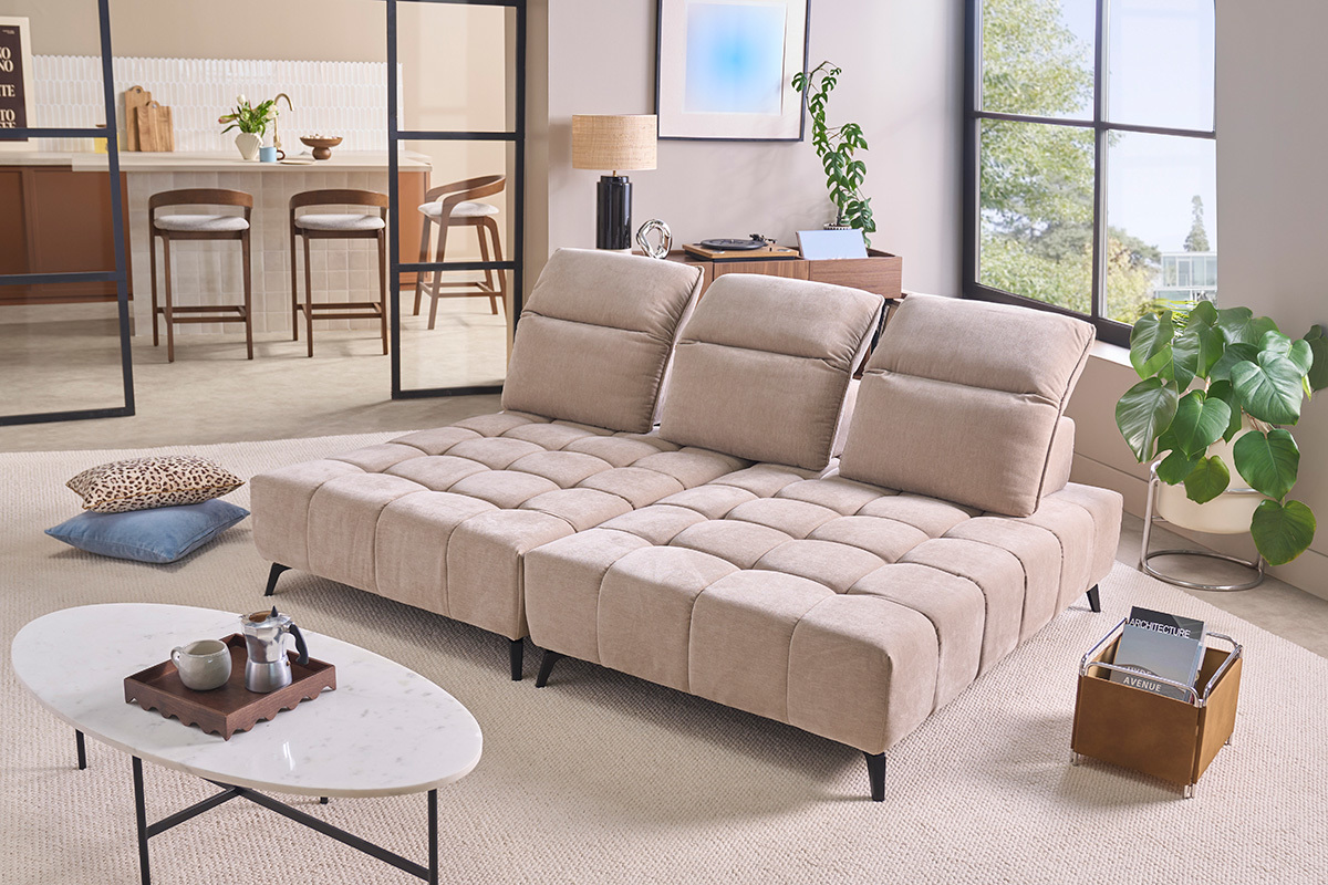 Modulares Ecksofa f�r 4 Personen mit verstellbaren Kopfst�tzen aus Stoff in Taubenblau und schwarzem Metall OLMO