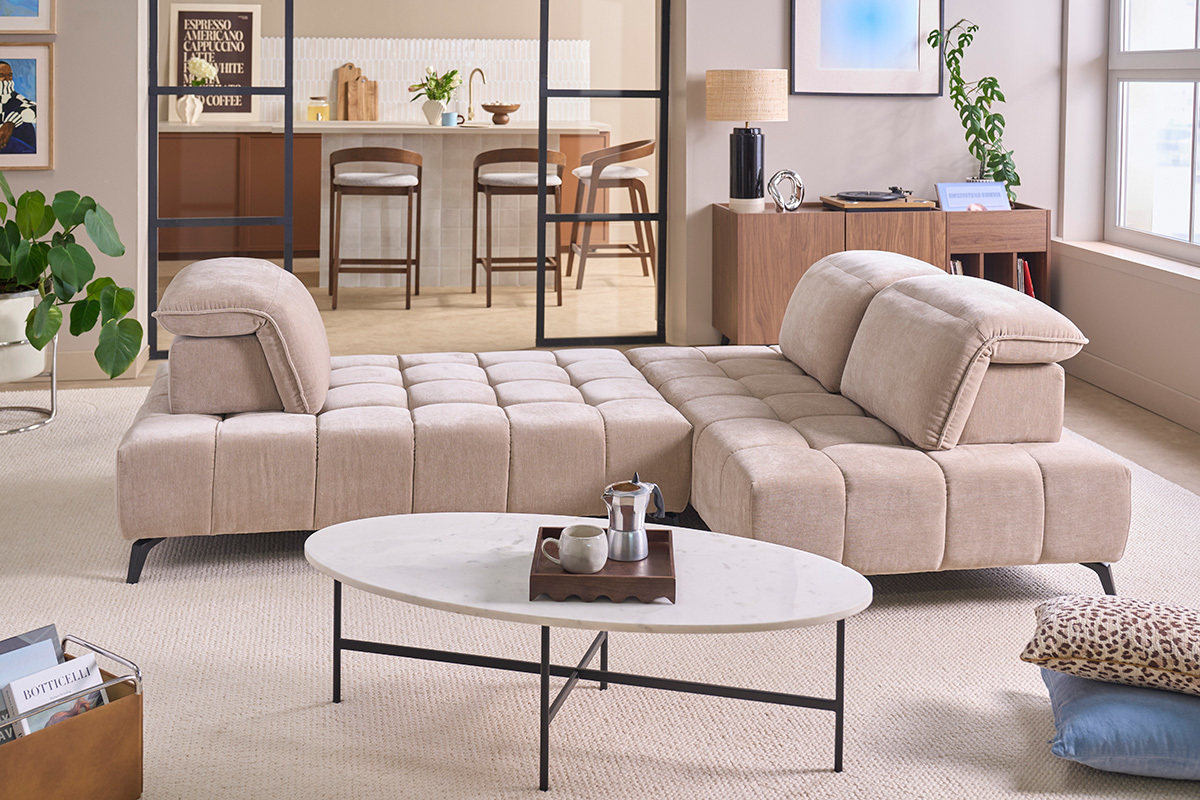 Modulares Ecksofa f�r 4 Personen mit verstellbaren Kopfst�tzen aus Stoff in Taubenblau und schwarzem Metall OLMO