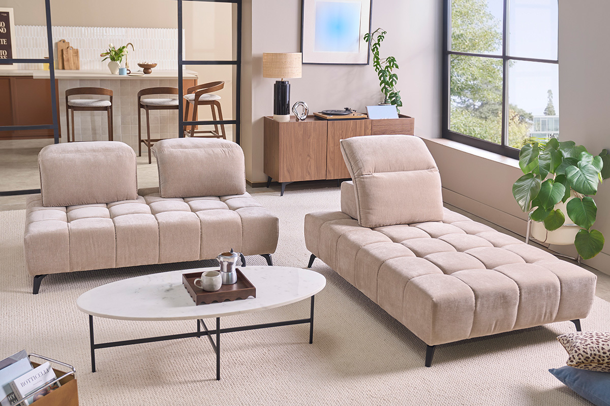 Modulares Sofa mit 4 Pl�tzen und verstellbaren Kopfst�tzen in Samtoptik in Khaki-Gr�n und schwarzem Metall OLMO