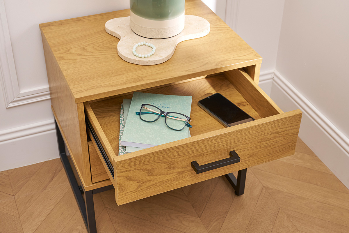 Nachttisch mit 2 Schubladen in hellem Eichenholzfinish und schwarzen Metallgestell L50 cm LOVATO