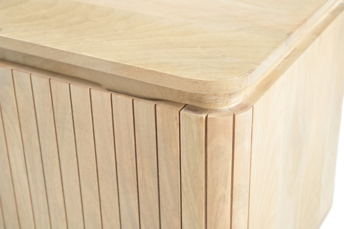 Nachttisch aus massivem Mangoholz mit geriffelter Front, Detailansicht von der Oberseite und den Seiten.