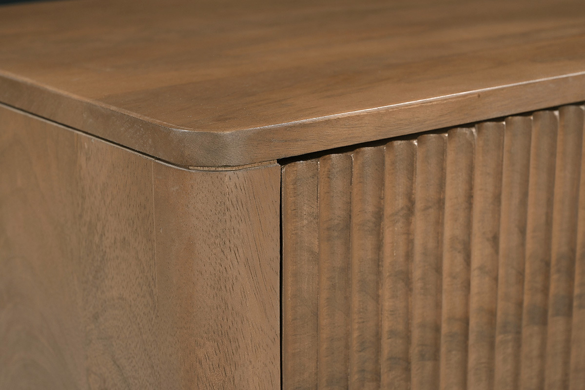 Detail des Nachttischs ALDA aus dunklem Holz mit Schublade und glatter Oberfl�che