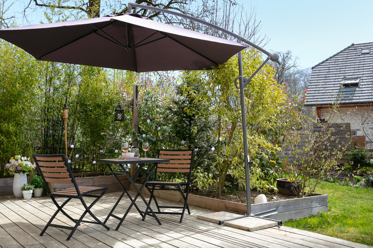 Outdoor-Esszimmer zusammenklappbar mit Tisch und 2 Sthlen Schwarz und Holz MOJITO