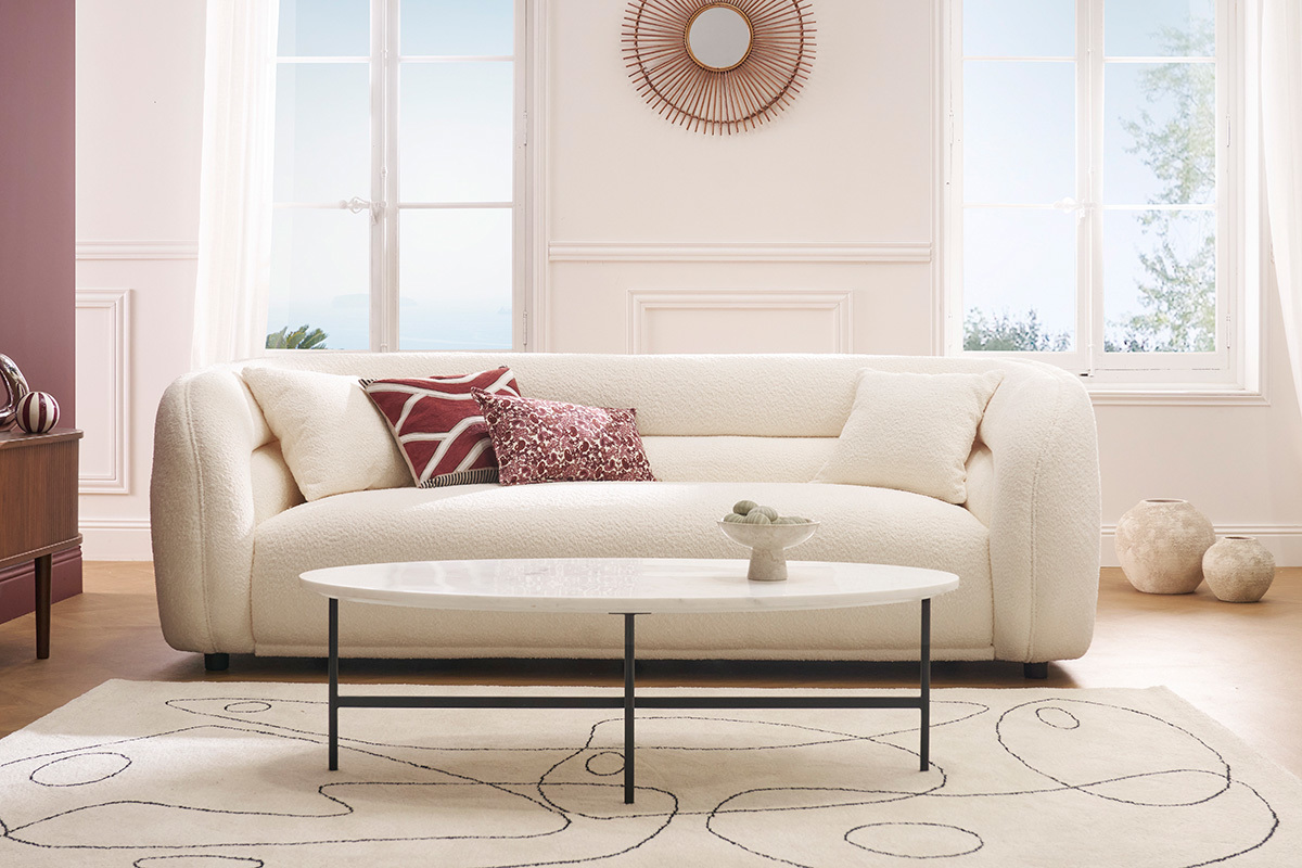 Ovale Couchtisch aus weiem Marmor und schwarzem Metall L115 cm CARRARE