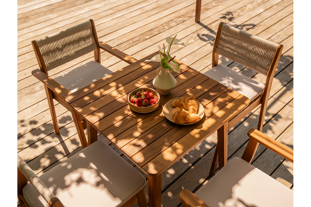 Quadratischer Gartentisch aus massivem Holz L70 cm ADELIE