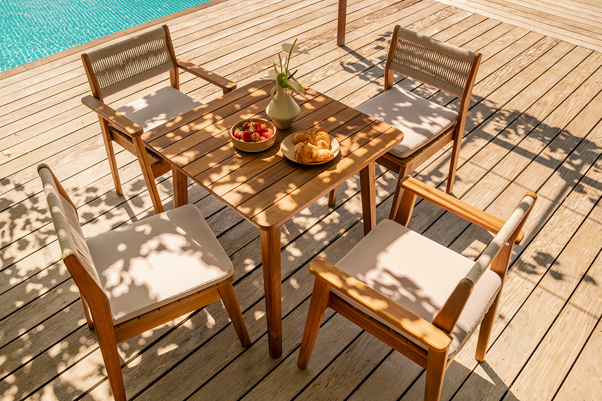 Quadratischer Gartentisch aus massivem Holz L70 cm ADELIE
