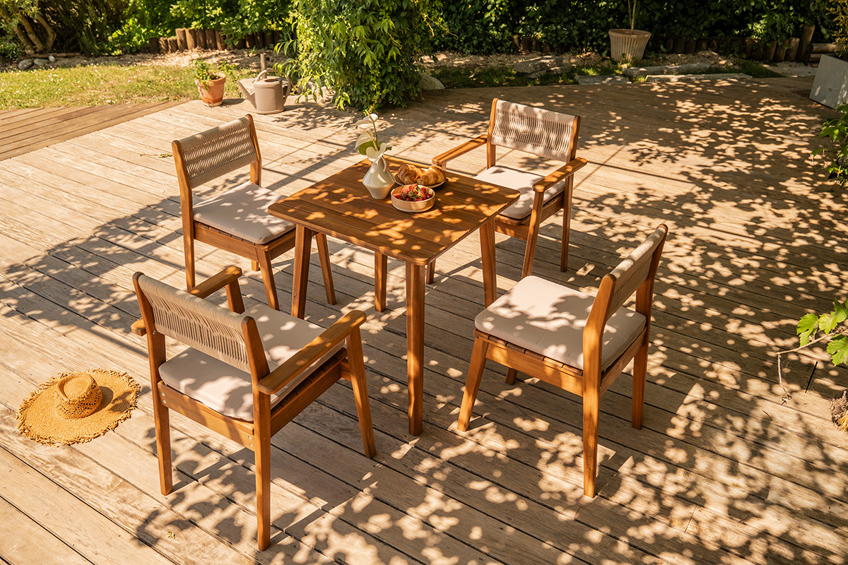 Quadratischer Gartentisch aus massivem Holz L70 cm ADELIE
