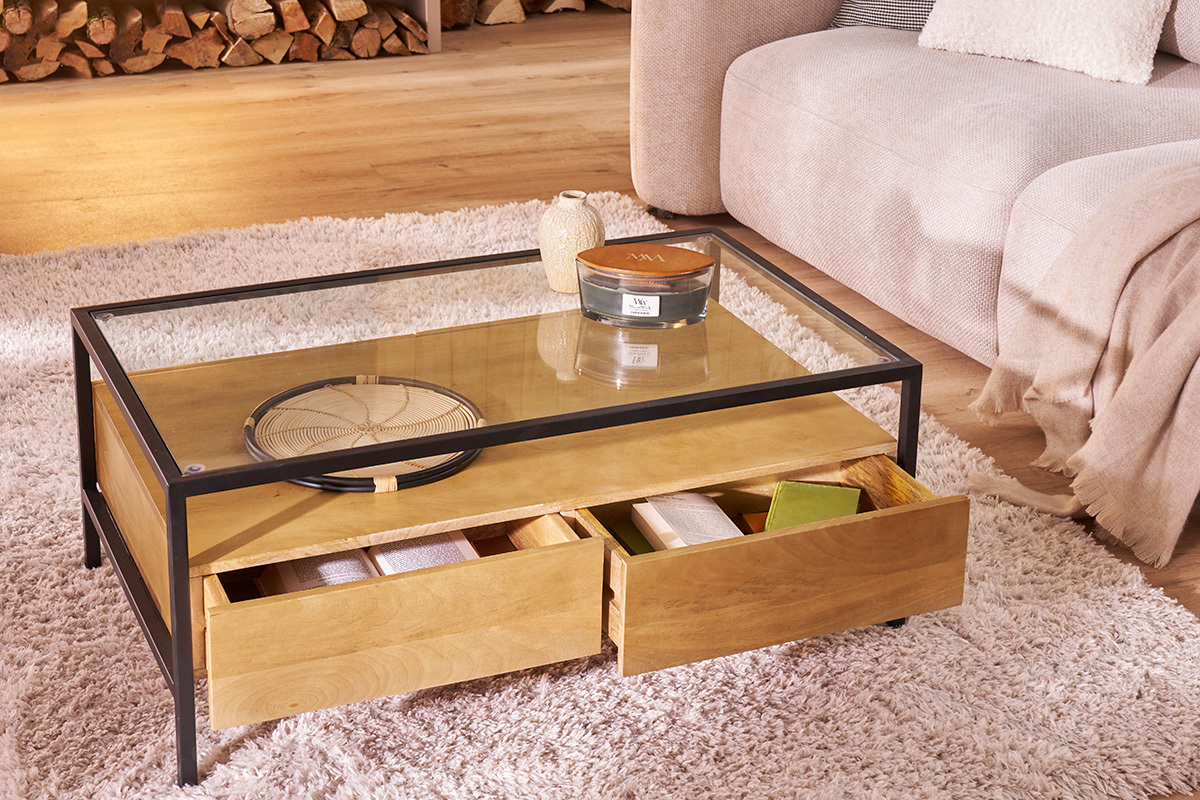 Rechteckiger Couchtisch SITA mit Stauraum, Korpus aus massivem Mangoholz, schwarzem Metall und Glas, Draufsicht.
