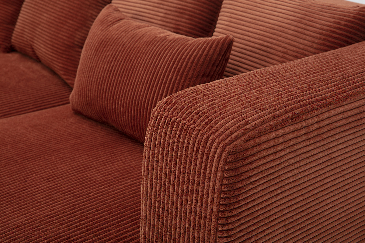 Rechteckiges Ecksofa mit rechter Armlehne, 3-Sitzer, in terrakottafarbenem Cord-Samtstoff und hellem Holz HARLEM