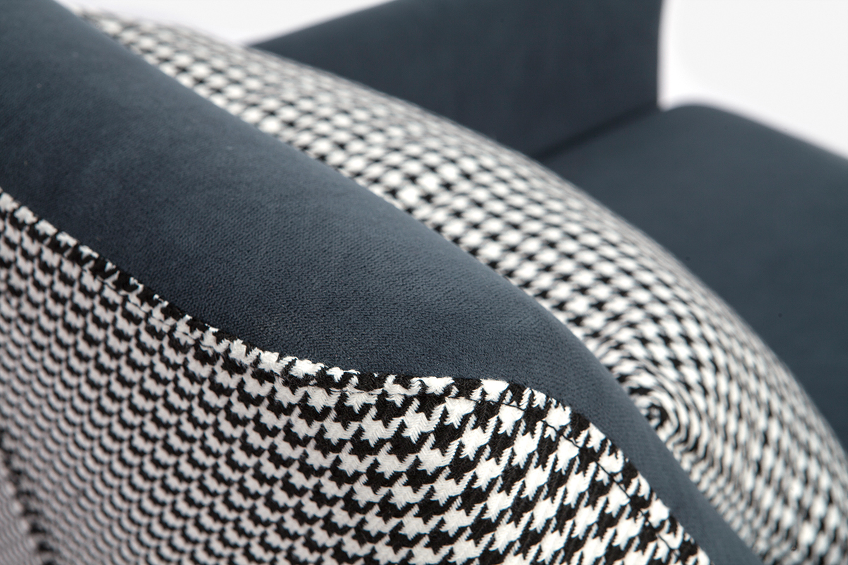 Retro-Sessel aus blau-grauem Samt und Hahnentritt-Stoff DORIS