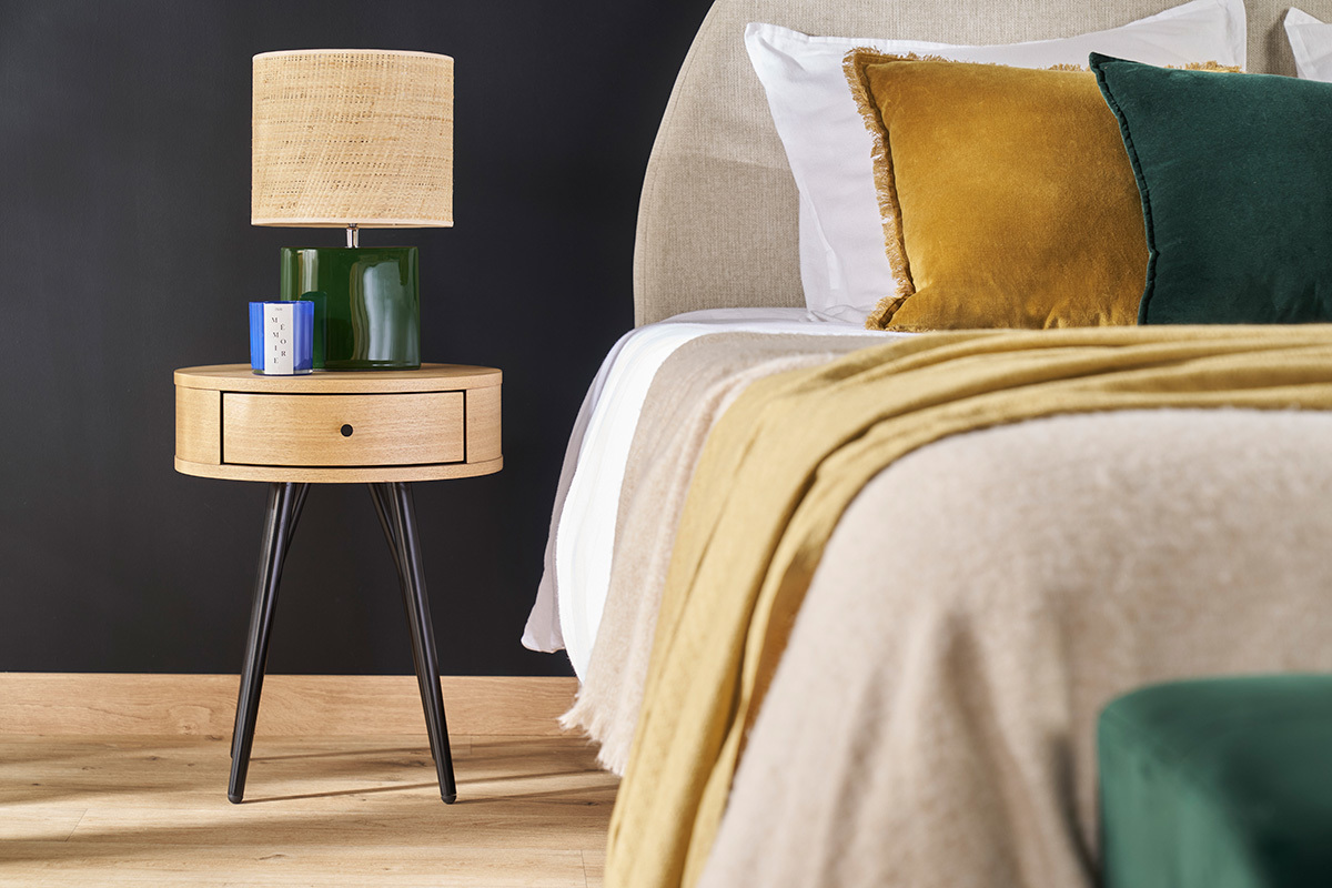 Runde Nachttische mit Schublade aus hellem Holz und schwarzem Metall (2er-Set) KORAL