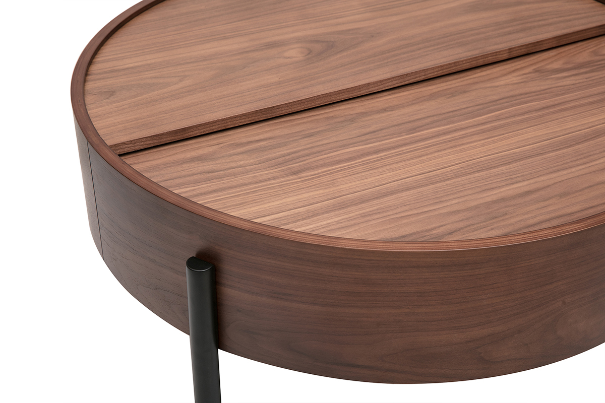 Runder Couchtisch aus dunklem Walnussholz mit drehbarer Platte und schwarzen Metallbeinen, Ansicht von oben.