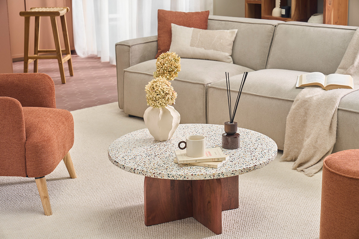 Runder Couchtisch aus Terrazzo und dunklem massivem Mangoholz D79.5 cm NESSA