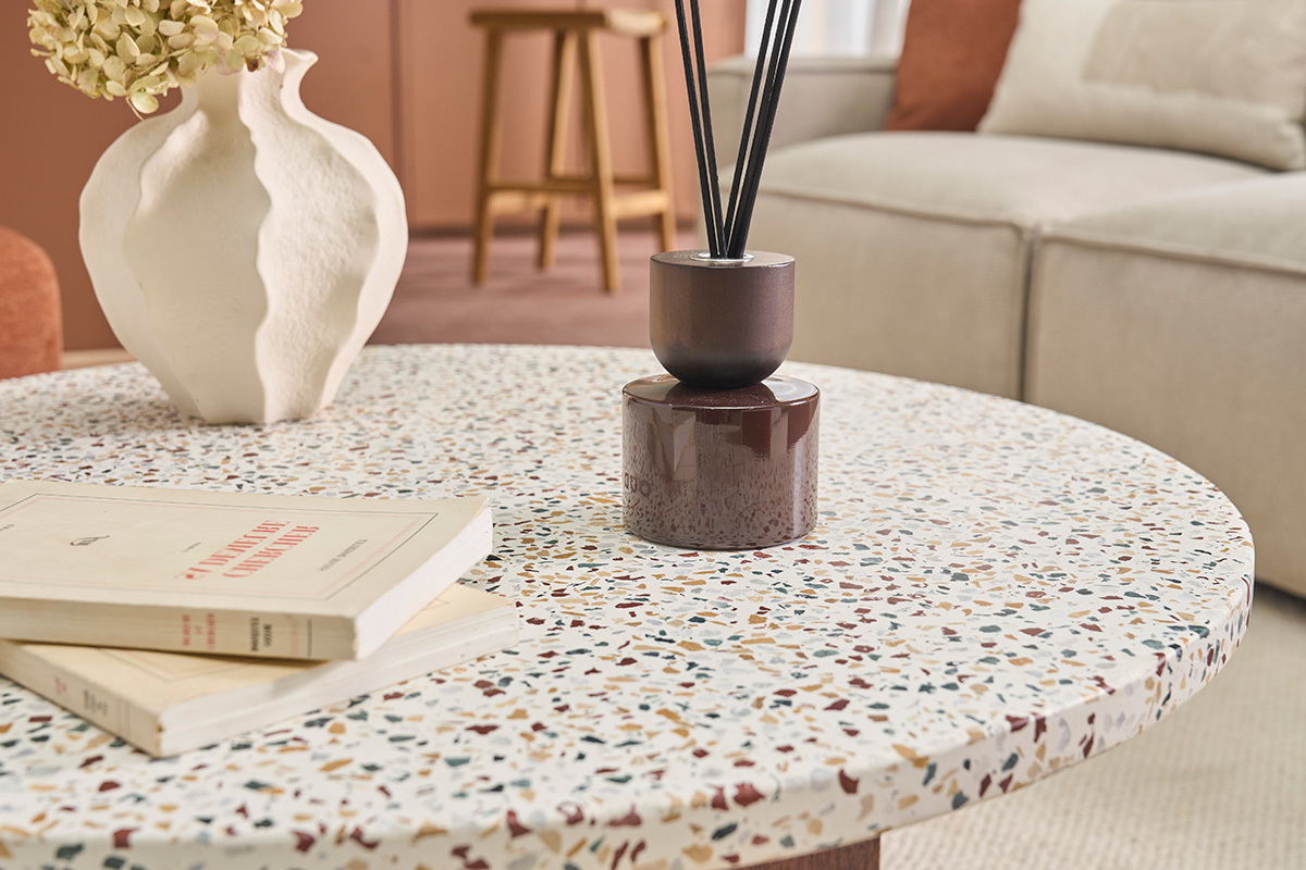 Runder Couchtisch aus Terrazzo und dunklem massivem Mangoholz D79.5 cm NESSA