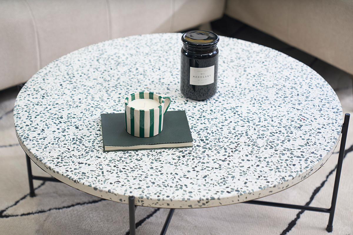 Runder Couchtisch Design aus Terrazzo und schwarzem Metall D81 cm MEZZO