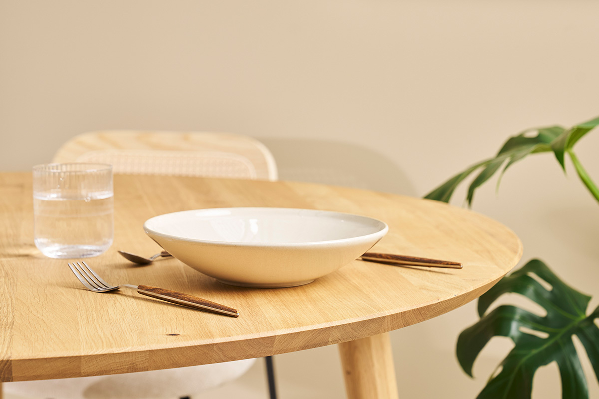 Runder Esstisch aus hellem Eichenholz massiv D75 cm OKSANA