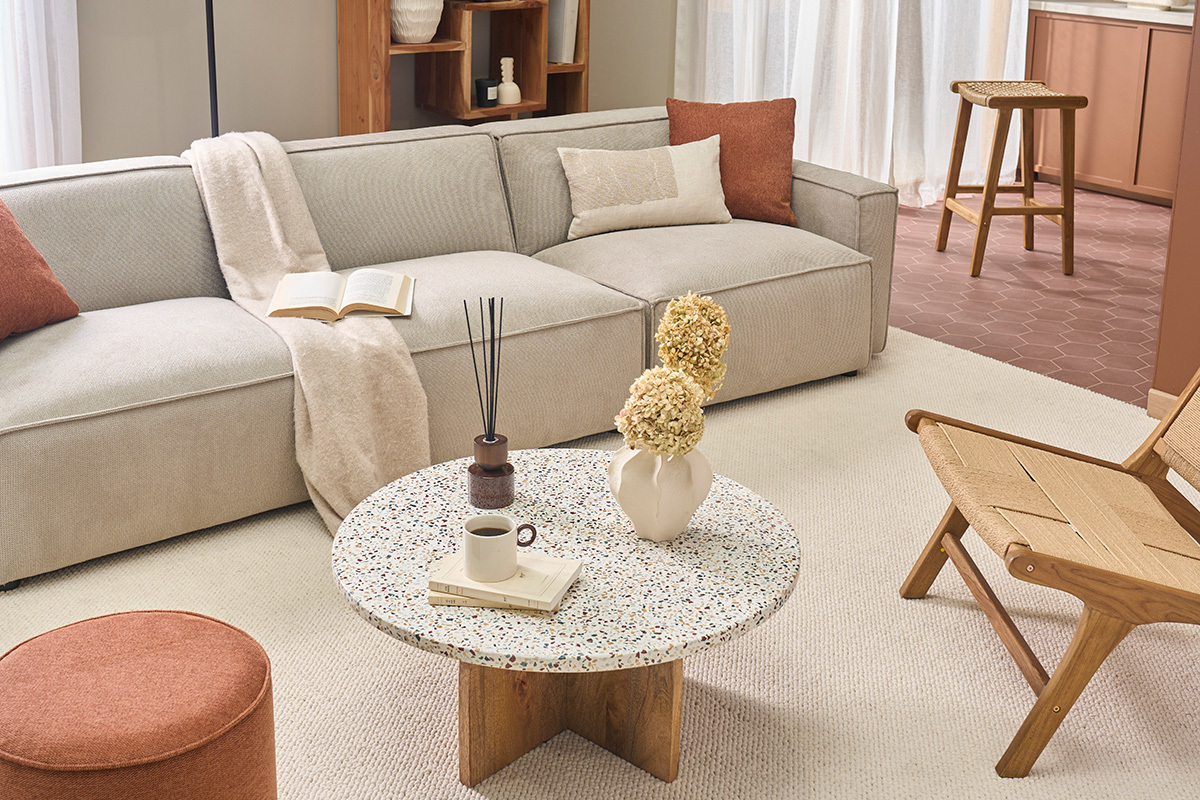 Runder Niedertisch aus Terrazzo und hellem Mangoholz D79.5 cm NESSA