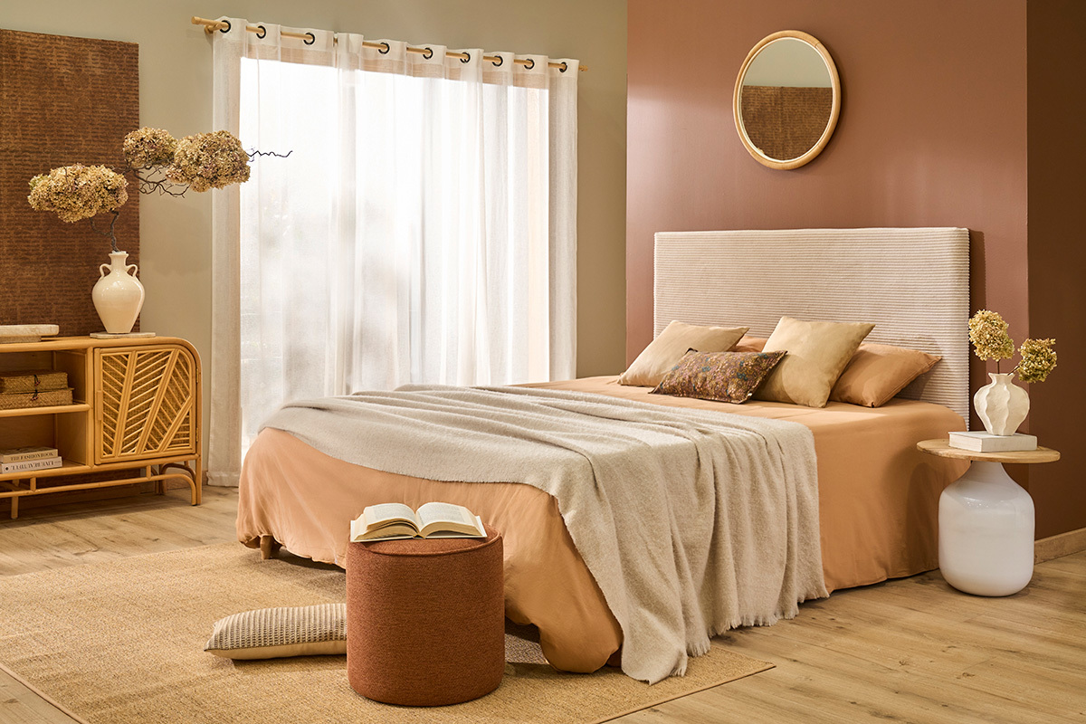 Runder Pouf in Samtoptik mit strukturierter, verbrannter Erde D40 cm PAUL