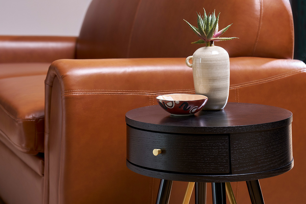 Runder Vintage-Nachttisch aus Holz, schwarzem Metall und goldfarbenen Details KORAL