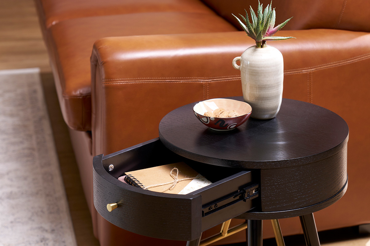 Runder Vintage-Nachttisch aus Holz, schwarzem Metall und goldfarbenen Details KORAL