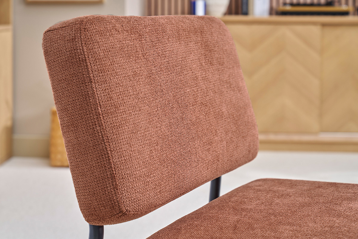 Samt-Effekt Stoff Sessel in gebrannter Erde und schwarzes Metall VEDANA