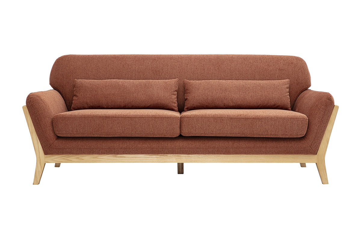 Skandinavisches 3-Sitzer-Sofa aus Stoff mit Samteffekt in erdiger Ziegeltonfarbe, Vorderansicht, mit Beinen aus hellem Holz.
