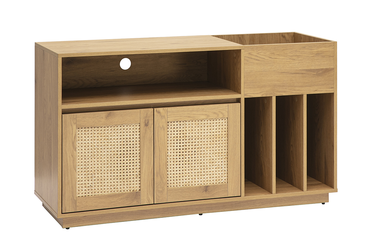 Sideboard f�r Schallplatten aus hellem Eichenholz mit Rattant�ren und F�chern. Ansicht von 3/4.