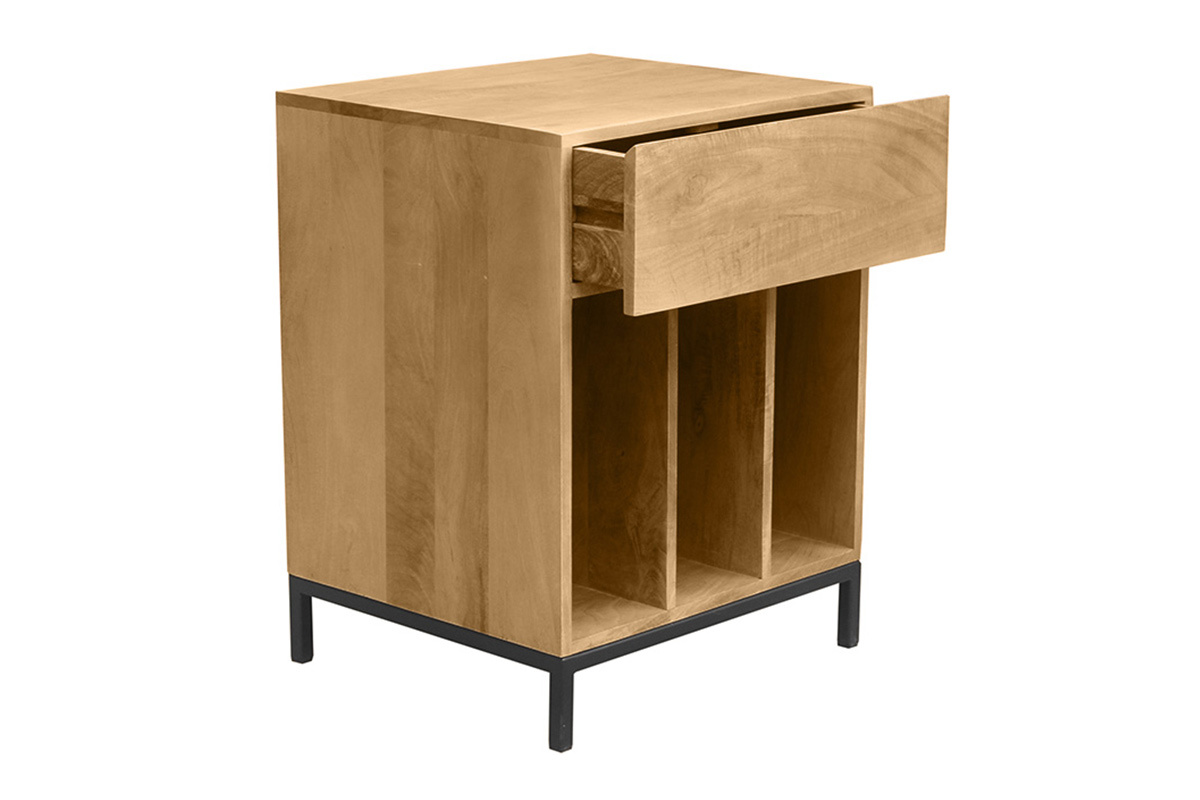 Vinyl-Aufbewahrungsm�bel aus Massivholz und schwarzem Metall, 3/4-Ansicht mit ge�ffnetem Schubfach.
