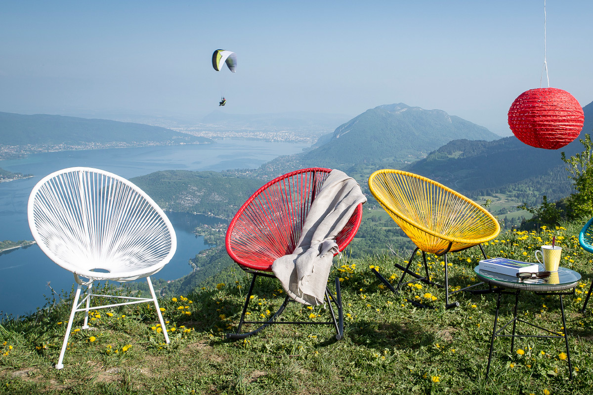 Schaukelstuhl BELLAVISTA aus gelbem Kunststoffgeflecht