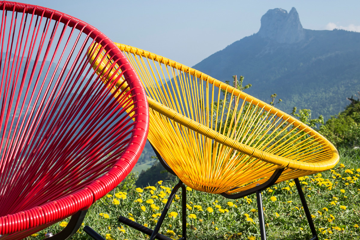 Schaukelstuhl BELLAVISTA aus gelbem Kunststoffgeflecht