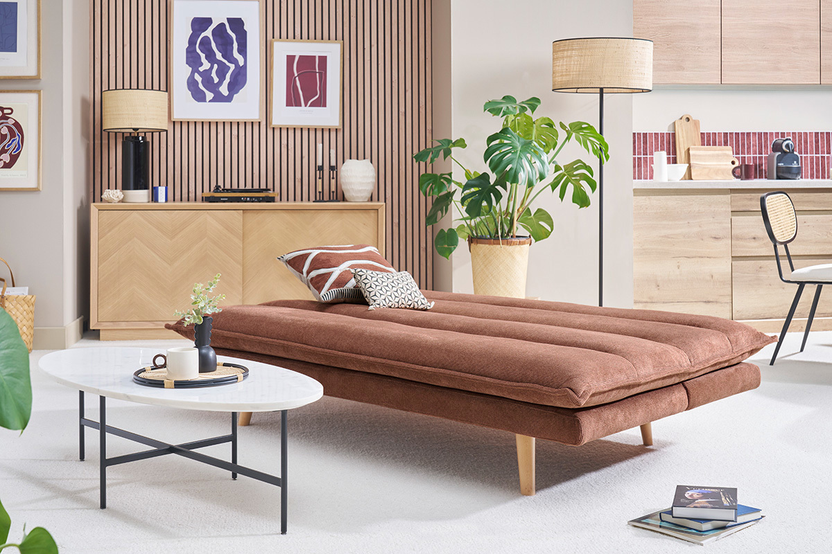 Schlafsofa f�r 3 Personen aus Stoff in verbrannter Erde Effekt und hellem Holz BINGO