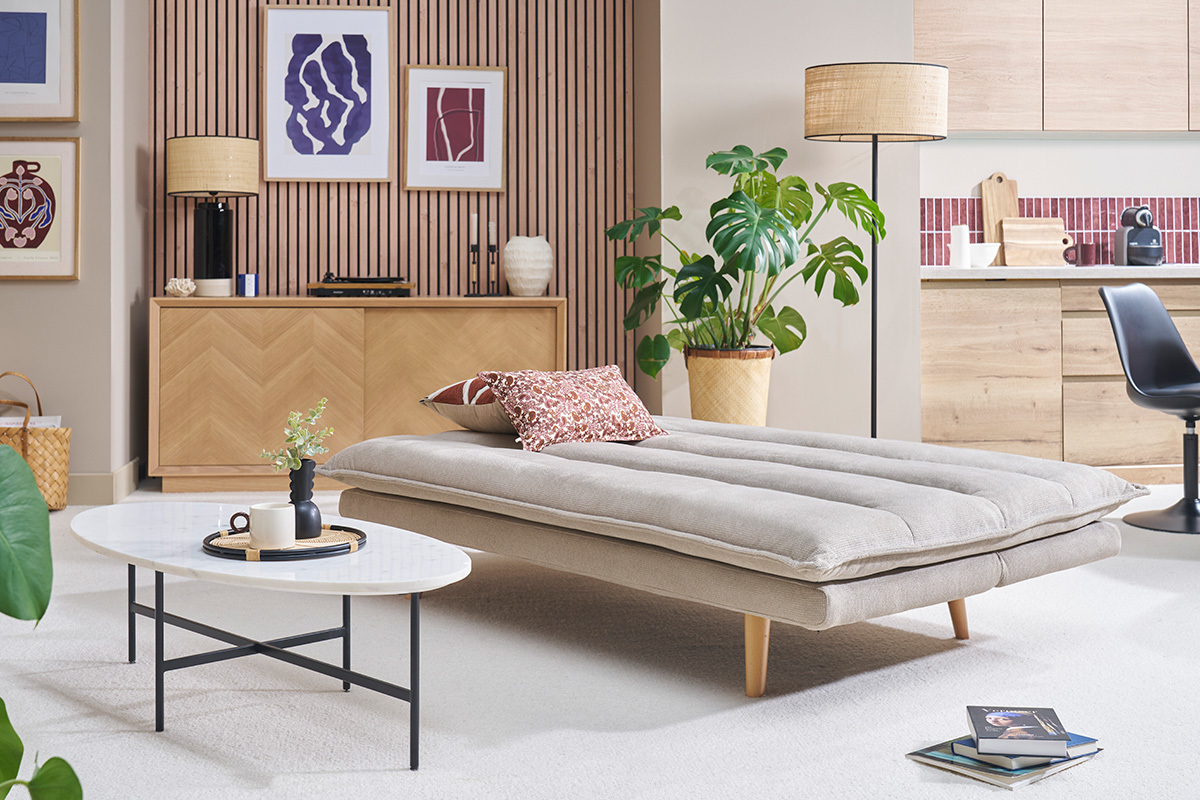 Schlafsofa fr 3 Personen in beige strukturiertem Samt-Effekt-Stoff und hellem Holz BINGO