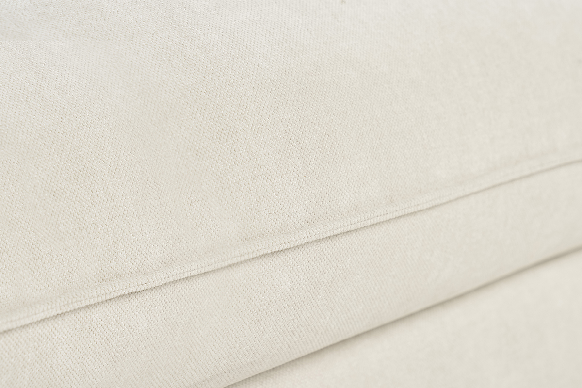Nahaufnahme des beige Samteffekt-Stoffes eines Schlafsofas.