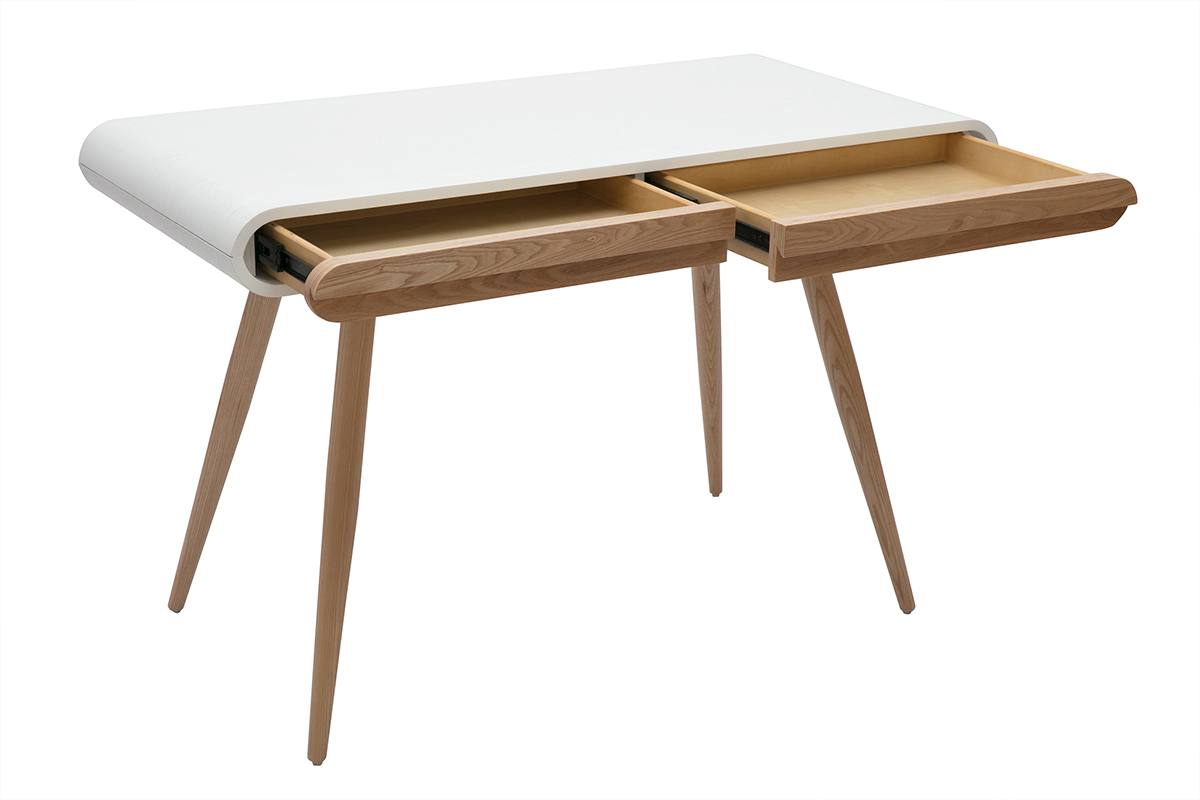 Skandinavischer Schreibtisch aus hellem Holz und wei� mit 2 offenen Schubladen, Ansicht von 3/4.